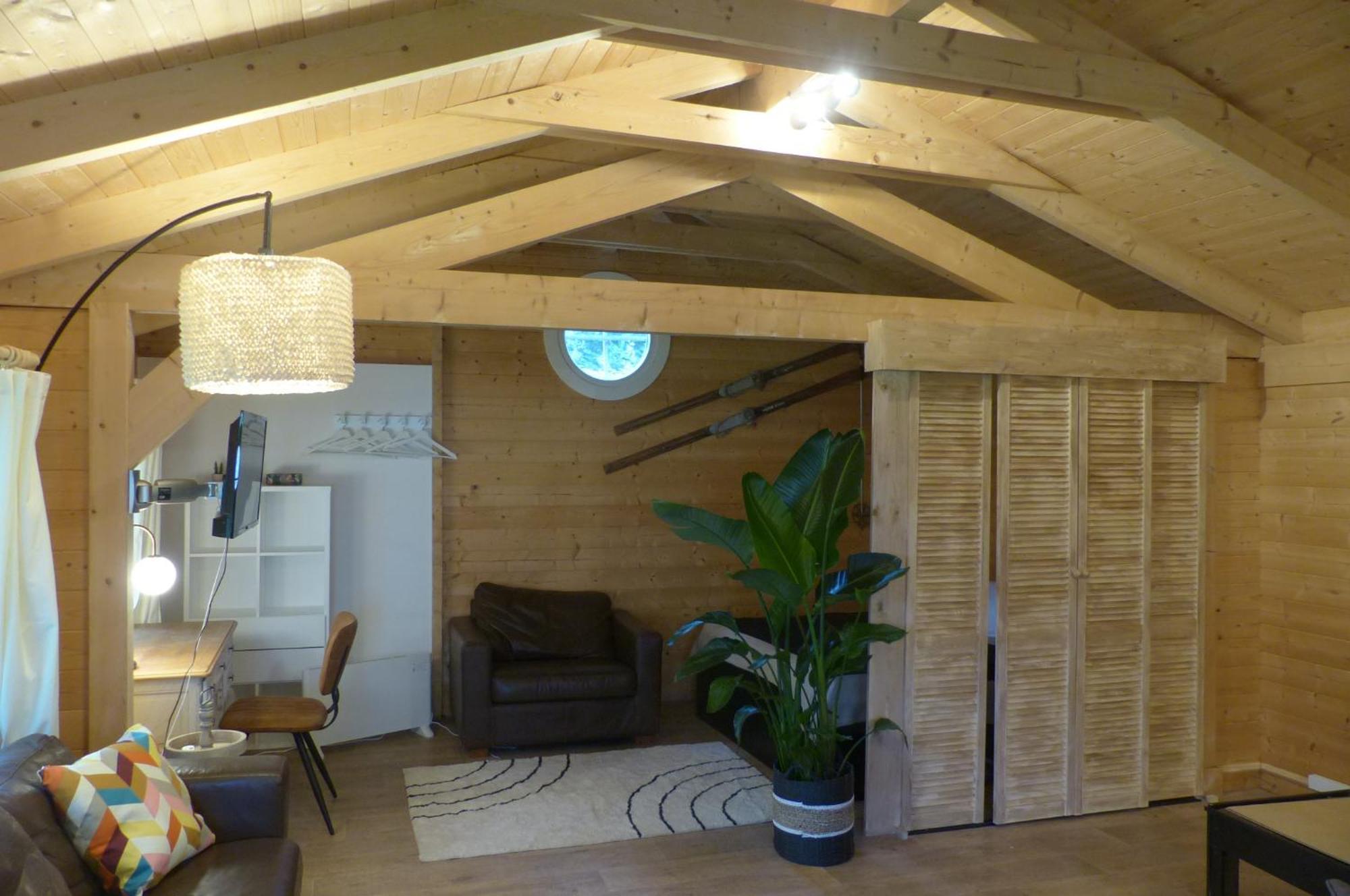 Wood-And-Work Hotel Вавр Екстериор снимка